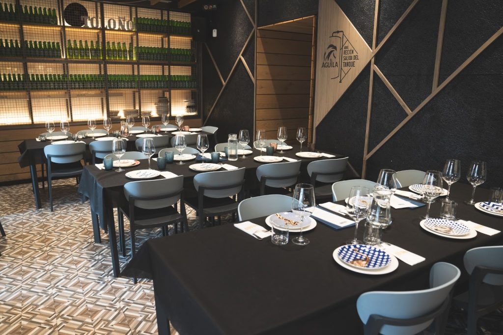 Interior comedor en El Toloño Bar